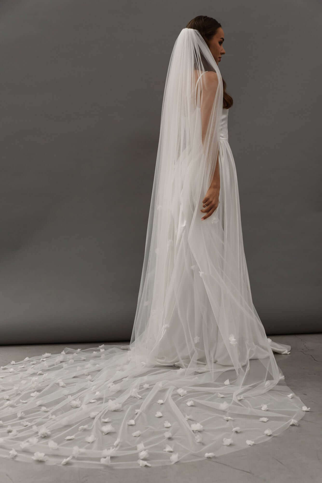 Exquisite Off-White Tulle Floral Bridal Veil3D flowers,bridal veil,off-white veil,tulle veil,wedding veilCBB Market