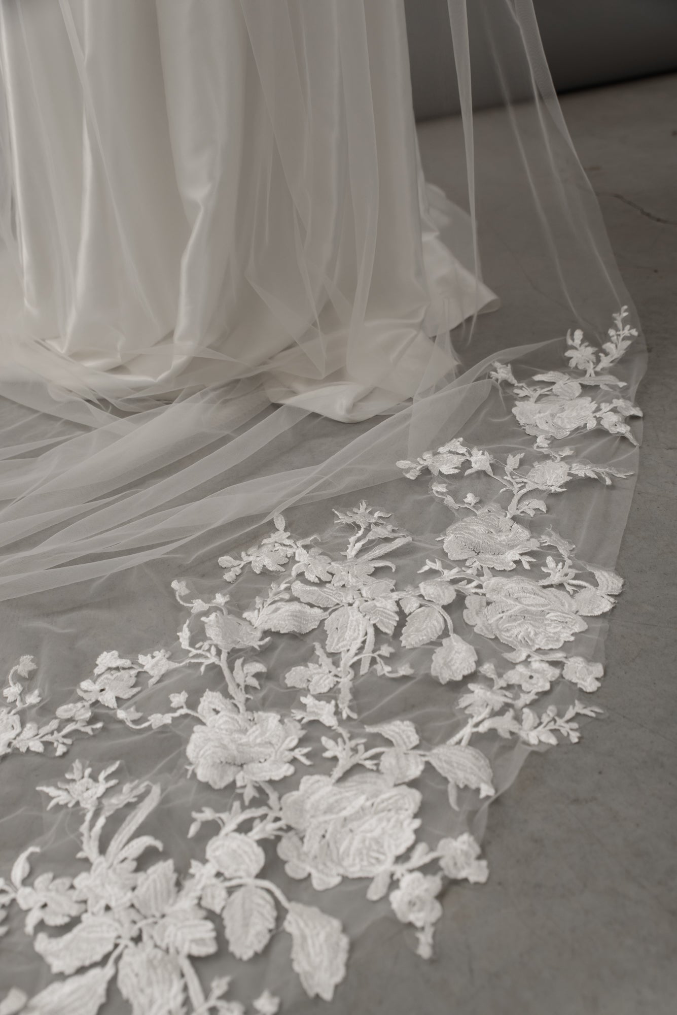 Elegant Cathedral Bridal Veilbridal veil,cathedral length,floral lace,ivory,tulleCBB Market