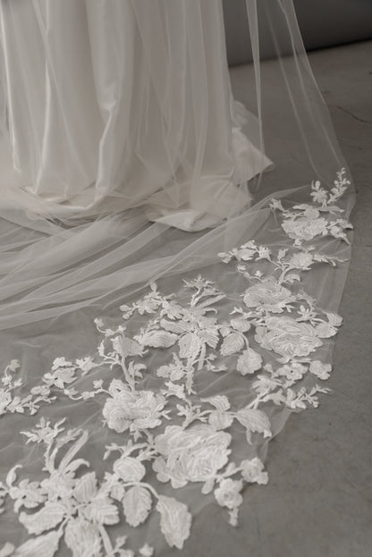 Elegant Cathedral Bridal Veilbridal veil,cathedral length,floral lace,ivory,tulleCBB Market