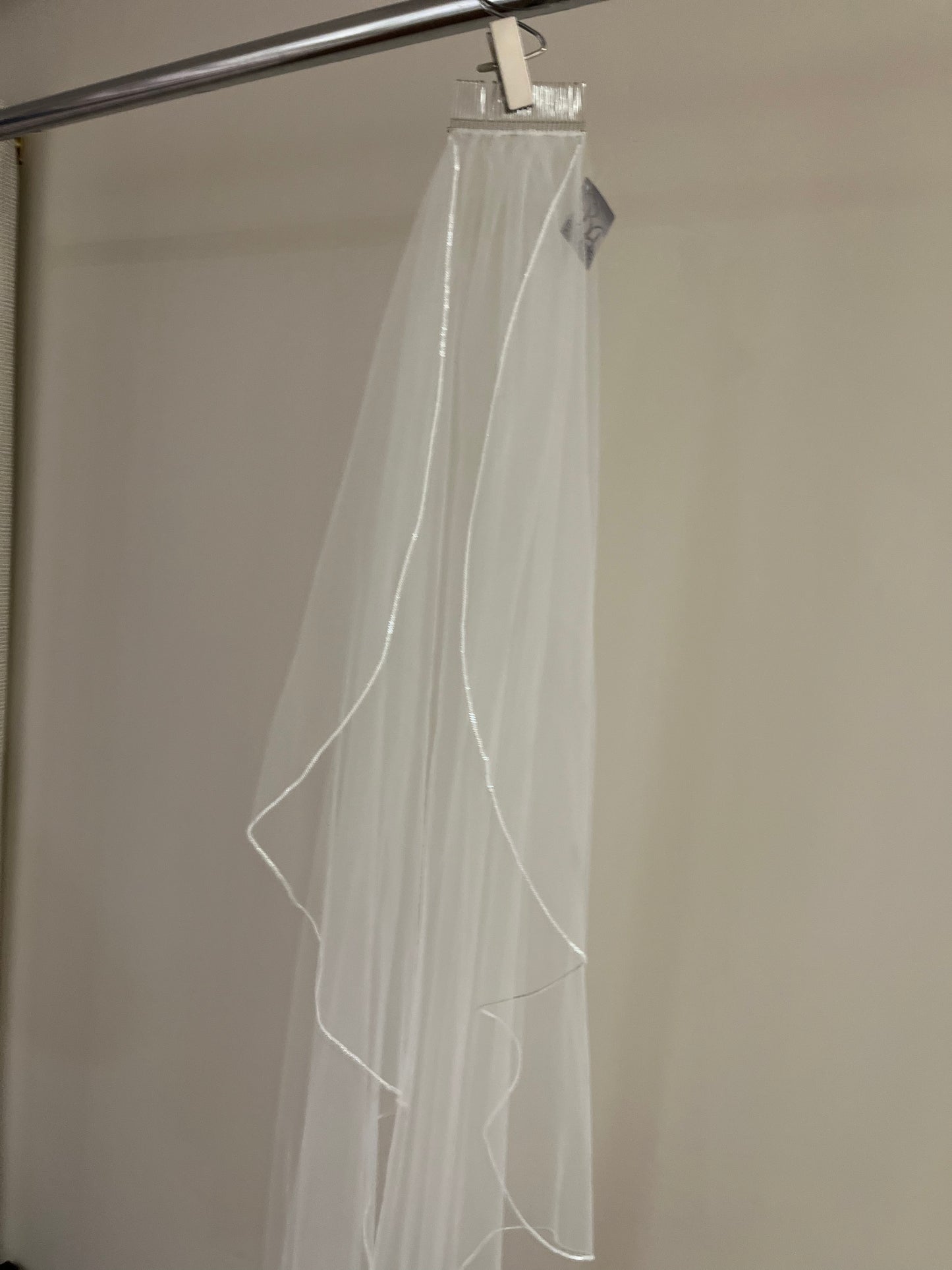 Ivory Beaded Edge Knee-Length Bridal Veil - CBB Market 