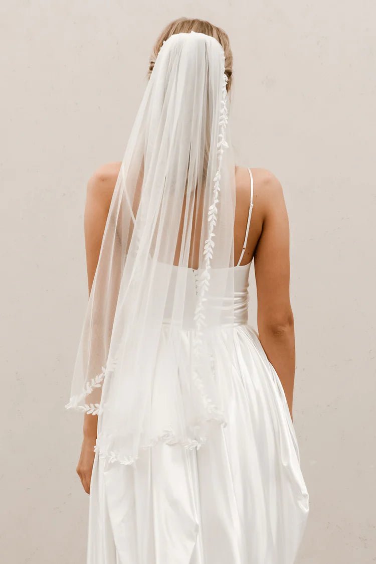 V006 Pearl Beaded Edge Wedding VeilCBB Market
