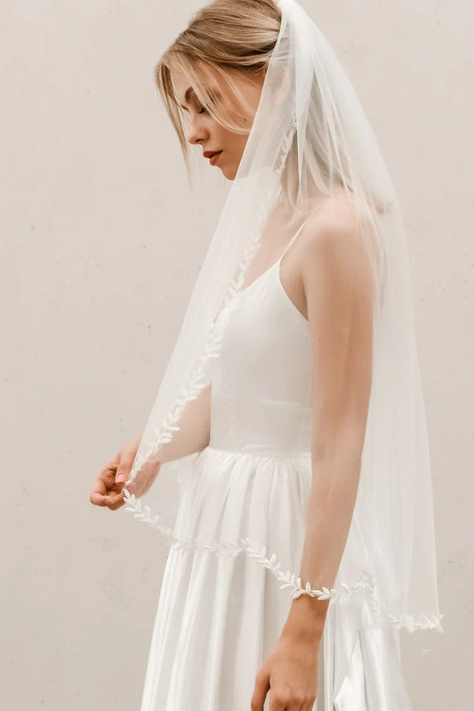 V006 Pearl Beaded Edge Wedding VeilCBB Market